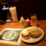 シーメンスクラブ - チーズバーガー＆ぽてぃと900えん　横浜市中区本牧ふ頭３番地