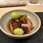 味感 ことほぎ - 蓋を開けると　芋蛸南京♪女子が好きな食べ物全部♡  蛸の柔らか煮（日間賀島）　新銀杏　おっちゃん南瓜　小芋