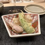 味感 ことほぎ - フカヒレを出汁で炊いた唐揚げ、フカヒレの美味しい食べ方ですね。また食べたい⭐︎  ジャンボ落花生など