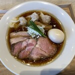 宍道湖しじみ中華蕎麦 琥珀 - 琥珀色の醤油スープが美味しい