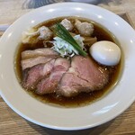 宍道湖しじみ中華蕎麦 琥珀 東京本店 - 特製中華蕎麦〈醤油〉¥1,700＋ワンタン2個¥200＋麺大盛り¥200