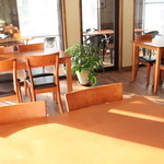 Kyarann Nishikaruizawa - 店内とテラス席