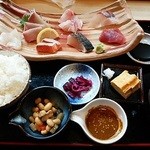 特選刺身定食（1200円）