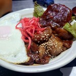 ほびーい喫茶店 - ハンバーグエッグ豚丼