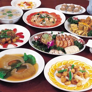 コロナウイルス感染防止の為 当面は基本的に全てのお料理を一皿ずつの個食対応にさせて頂きます 個室 一皿ずつの個食対応 極上フカヒレを贅沢に使用し 牛ヘレ肉も加えた フカヒレ姿煮コース ２名様より 萬寿殿 マンジュデン 三宮 神戸市営 中華