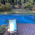 とく川 - 水鏡　水盤のテラス席