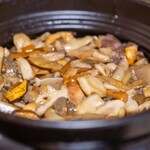 よし町 - 2024.8 デュロックご飯（デュロックのスペアリブ、ムラサキヤマドリタケ、アンズタケ、ヤマドリタケモドキ、コガネヤマドリタケ、ショウゲンジ）