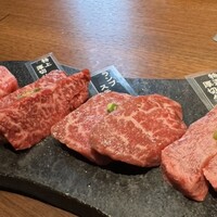 焼肉ぽんが 田町店 - 特選厚切り盛り合わせ　カイノミステーキ/特上厚切りハラミ/ランプステーキ/特選厚切りタン塩