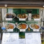 サンプルが入ったショーケース