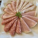 シュトゥーベン・オータマ - ハムの盛り合わせ