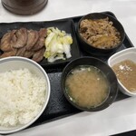 吉野家 - 料理写真:◆牛タン牛皿御膳8切れ◆