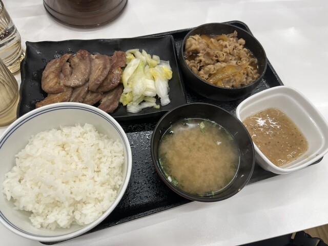 Yoshinoya Ichinanahyakusen Ibaraki Ten