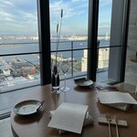 SMAAK - テーブル席。