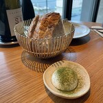 SMAAK - パンとホイップバター。美味し。