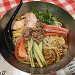 氷花餃子 - 台湾冷麺。コクがあって食欲をそそります。