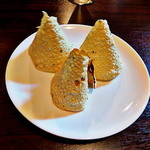 チャミヤラキッチン - 円錐状のパパドゥ