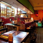 チャミヤラキッチン - 店内はカウンター席・テーブル席・座敷