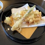 笹乃雪 - さくっとてんぷらはみょうが等の季節の野菜もうれしい．