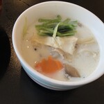 笹乃雪 - 豆乳がクリームシチューみたいに温かく，甘くて野菜に合う．