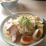 ラーメンさんぱち - 料理写真: