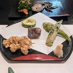 郷土料理ともん - 左下はコリコリした食感が特徴のハナビラタケ。ともん畑のオクラや甘長がすごく美味しいです