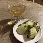 ゆる蕾 - 後日撮影  ナチュラルワイン（白）、ジェノベーゼポテト