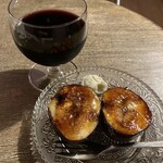 ゆる蕾 - 後日撮影  ナチュラルワイン（赤）、いちじくのキャラメリゼ・ブルーチーズ添え