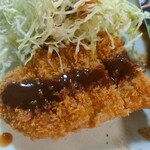 とんかつ かつ喜 王寺店 - この分厚さでホントに柔らかく美味しいです。