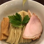 人力俥 - 綺麗に畳まれた平打ち中太麺がもちもちで美味しい！