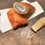 紅梅本楼 - 徳島産はもと梅肉と紫蘇の春巻き
      