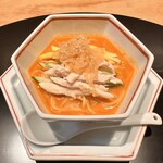 紅梅本楼 - 胡麻冷麺。中華クラゲがコリコリで美味しい。