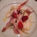 尾鷲産手長海老のカルパッチョ　愛媛県産ブラッドオレンジとウイキョウのサラダ添え