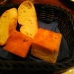 トラットリアビコローレヨコハマ - パン