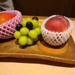 日本料理 山崎 - 山梨の桃、シャインマスカット、宮崎マンゴー