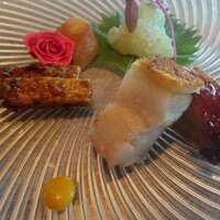 中国飯店 麗穂 - ◯皮付き豚バラ肉のパリ焼き
                      肉を噛み締めると、溢れる豚の良質な脂身の旨味と
                      カリッと皮が香ばしく焼かれていて
                      対比も面白く、美味しいなあ♪