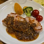 キッチン ブルー グローブ - 反対側から、スモーク香る茸の和風ソースはタップリ！