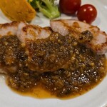 キッチン ブルー グローブ - 正面から、粒々な茸が見える