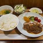 キッチン ブルー グローブ - 豚ヒレ肉ソテー　スモーク香る茸の和風ソース