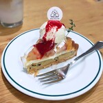 マザームーンカフェ - ダマンド生地しっかりぶ厚い。バニラアイスに桃♪美味し過ぎました。店員さんの神対応。ますますマザームーンさんが好きになりました。