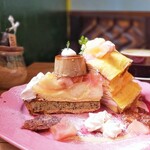 カフェ デ アゲンダ - アールグレイと桃のタルトオンザプリン　アールグレイ風味のタルトが美味しかったな〜♡食べたかった一品。