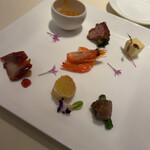 鴻臚 - クラゲの冷製　鴨　とうもろこしのムース　エビちゃん　チャーシュー　ジャガイモ　鶏レバー