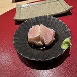 備長炭焼鳥 鳥しげ - 天城軍鶏150日雌の胸肉の湯引き