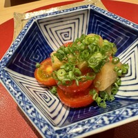 備長炭焼鳥 鳥しげ - トマトと自家製らっきょうのマリネ