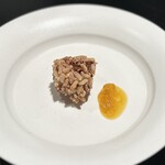 SAMRUB SAMRUB THAI - ③ラグーンナマズとチリペーストを詰めたカリカリ揚げ餅米ロール