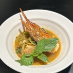 SAMRUB SAMRUB THAI - ⑩オック川の川海老カレー、トマト、コブミカン、ローストライス添え