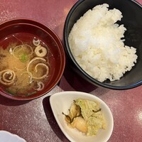 神戸牛ステーキ&カフェ ノーブルウルス 三宮店 - 無限神戸牛ハンバーグ（ご飯、味噌汁、お漬物）