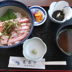 Kamejima Tei - 味噌汁　酢もずく　漬物も、付いています。