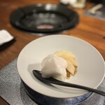 焼肉牛印 - 桃のエスプーマ