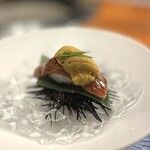 焼肉牛印 - 村上商店さんの雲丹 肉寿司