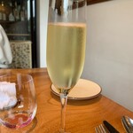 Pleurote - ランチ限定ワイン3杯セット　スパークリングワイン
